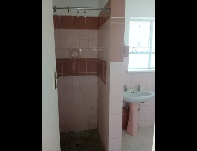 1 bed property to rent in HOUGHTON ESTATE